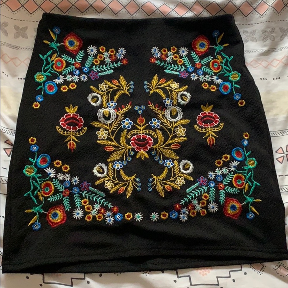 Embroidered skirt